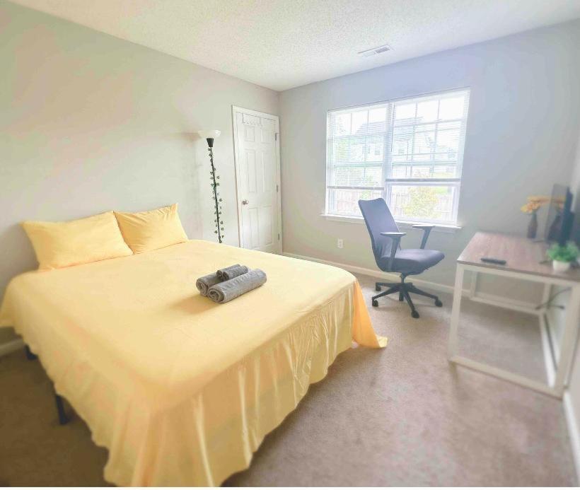 Spacious Room With Shared Bathroom Raleigh Esterno foto