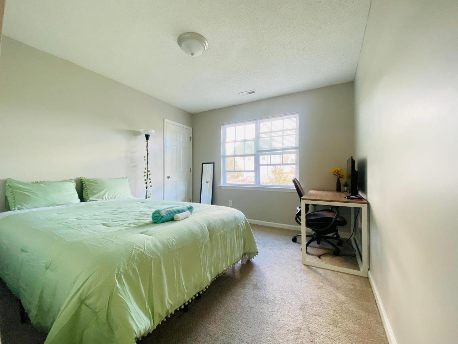 Spacious Room With Shared Bathroom Raleigh Esterno foto