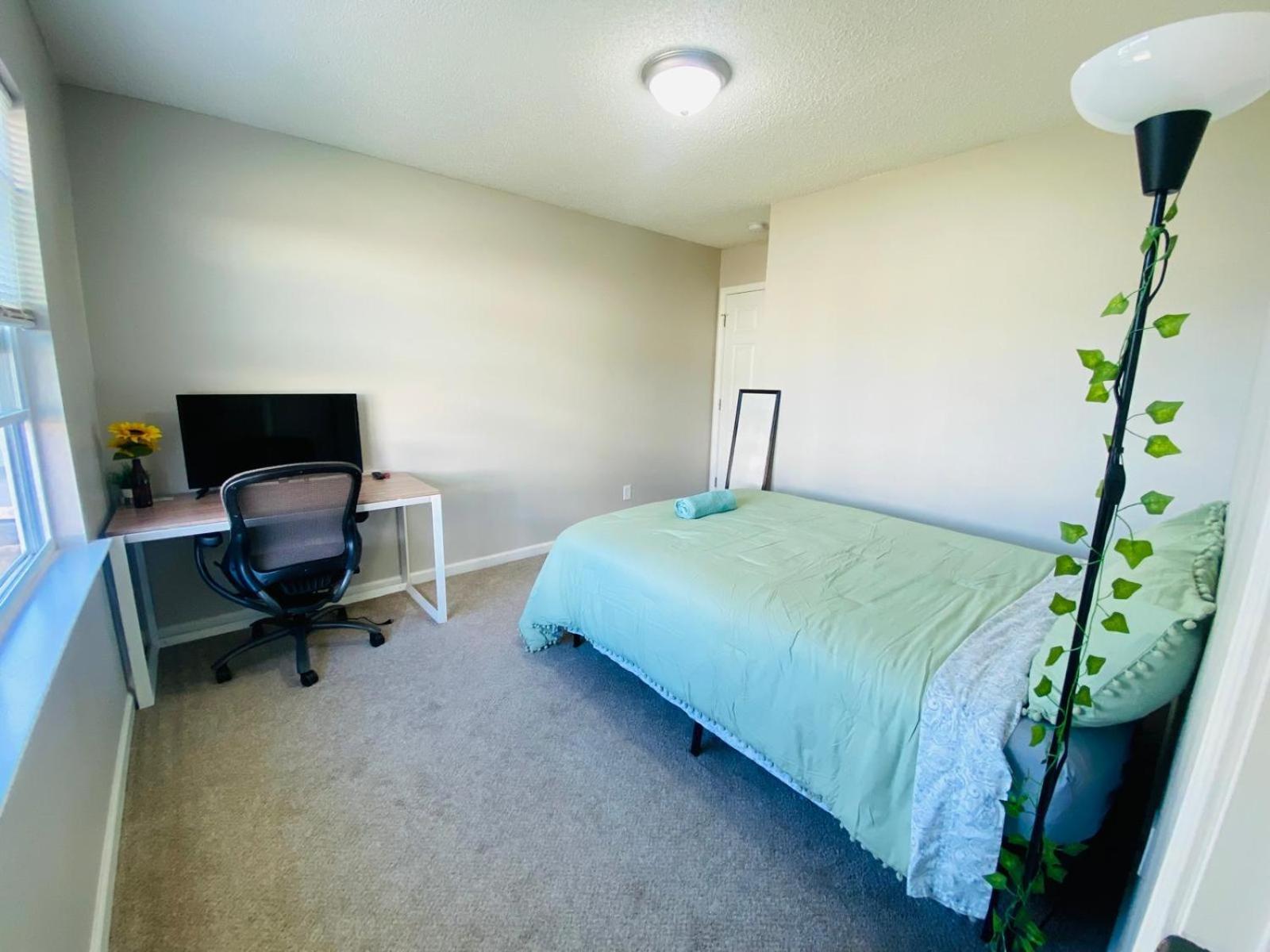 Spacious Room With Shared Bathroom Raleigh Esterno foto