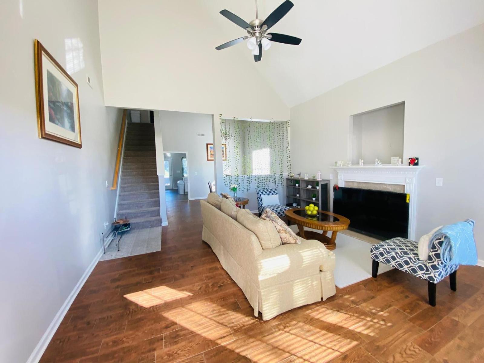 Spacious Room With Shared Bathroom Raleigh Esterno foto