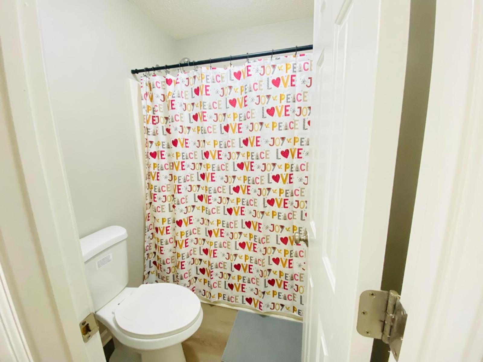 Spacious Room With Shared Bathroom Raleigh Esterno foto